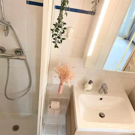 Cocon Montmartre - Netflix, Fibre & Conciergerie Apartment Paris