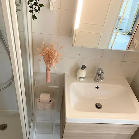Cocon Montmartre - Netflix, Fibre & Conciergerie Apartment *